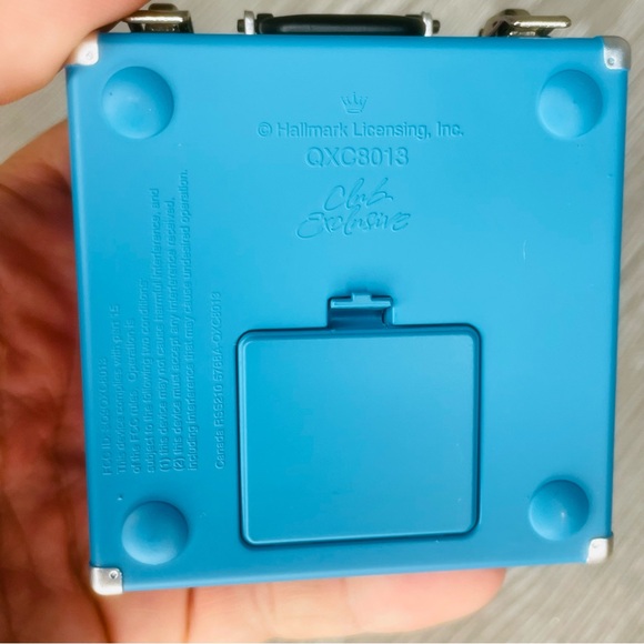 Vintage Hallmark cool yule record player Magic Music Light up Christmas ornament - Picture 9 of 15